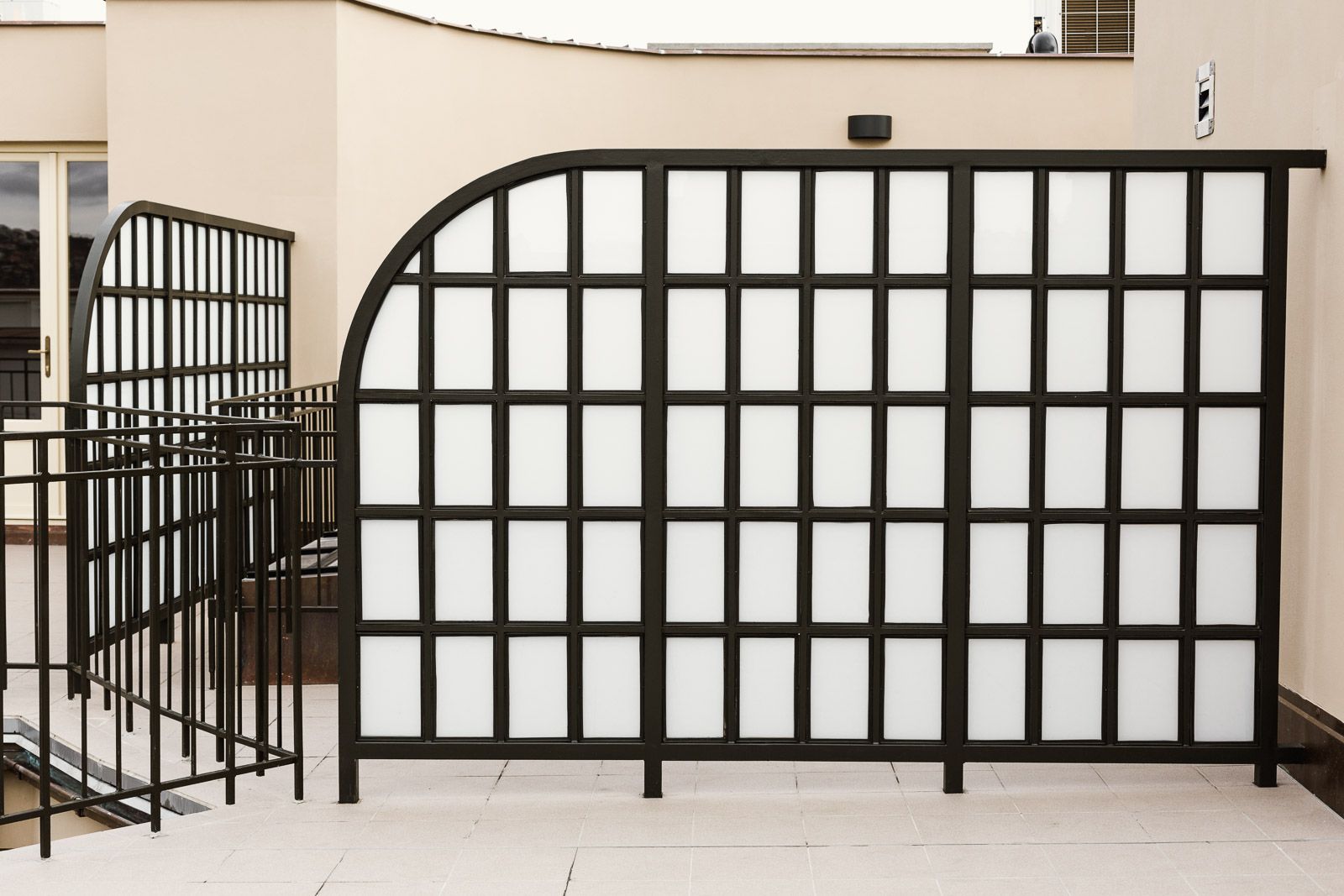 Kovová zástěna pro soukromý rezidenční projekt